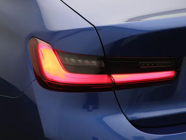 BMW 3 Serie Sedan 330e 2024 Hybride Benzine 7