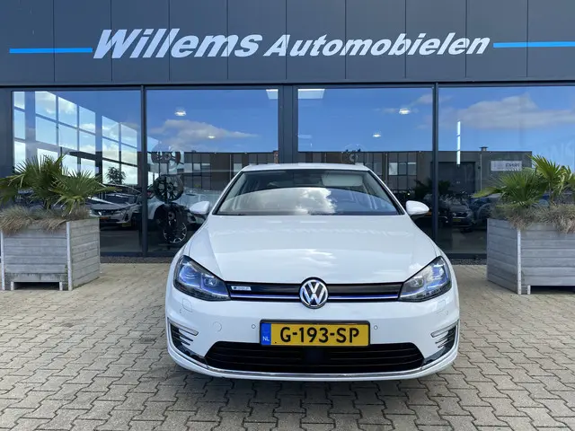 Volkswagen e-Golf 2