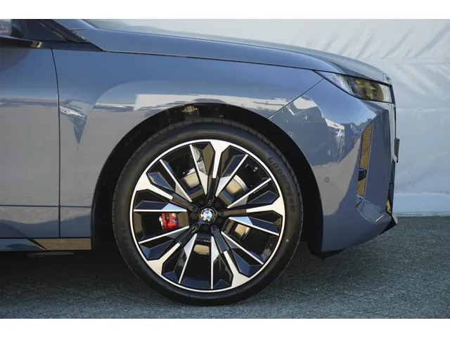 BMW iX xDrive60 2025 Elektrisch 4