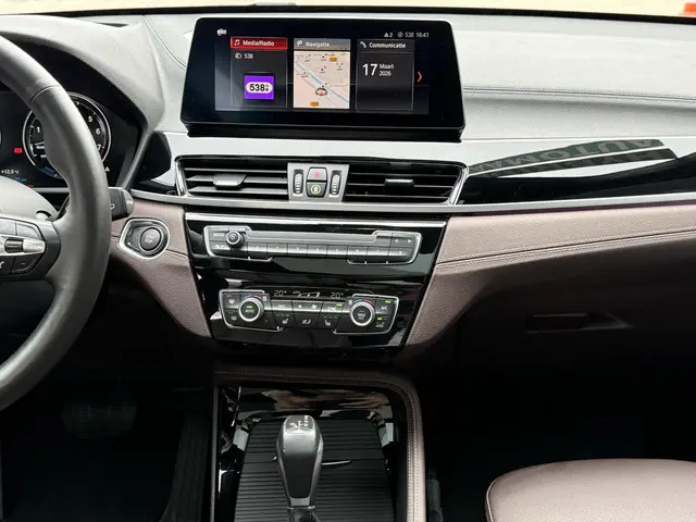 BMW X1 xDrive25e High Executive 2021 Hybride Benzine 10