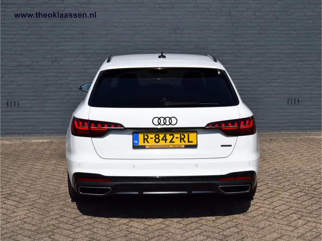 Audi A4 Avant 40 TFSI quattro S edition 2022 Benzine 11