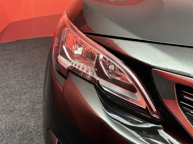 Peugeot 5008 1.2 PureTech Active 2017 Benzine 23