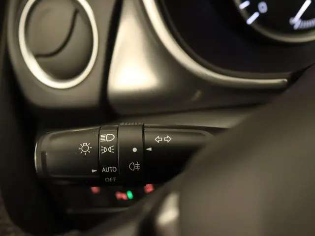 Suzuki Vitara 1.6 High Executive 2015 Benzine 28