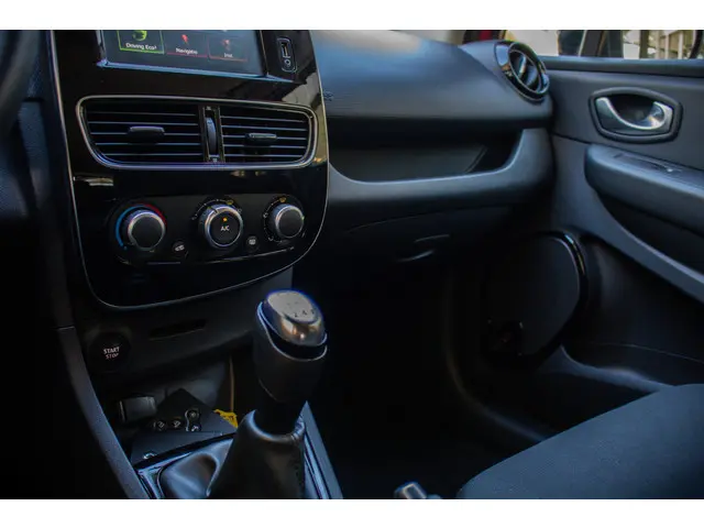 Renault Clio Estate TCe 90 Limited 2020 Benzine 25