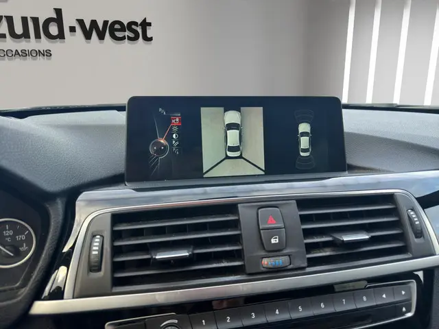 BMW 3 Serie 318i Luxury 360 Head up Led 2016 Benzine 16