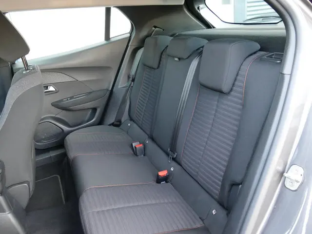 Peugeot 2008 1.2 PureTech Active Pack 2021 Benzine 24