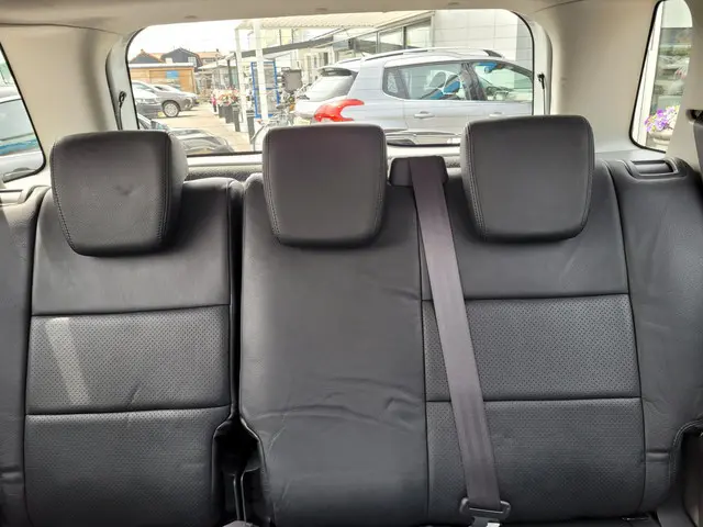 Suzuki SX4 1.6 Executive 2013 Benzine 28