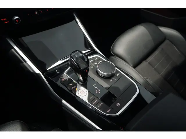 BMW 3 Serie Touring 318i High Executive 2021 Benzine 17