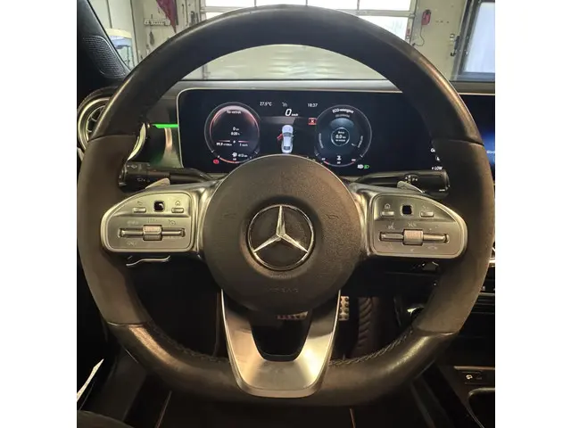 Mercedes-Benz CLA 220 Premium Plus 2019 Benzine 16