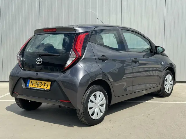 Toyota Aygo 1.0 VVT-i x-fun|Airco|NL-Auto 2022 Benzine 31