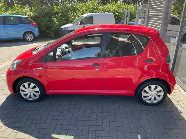 Toyota Aygo 1.0 VVT-i Now 2013 Benzine 6