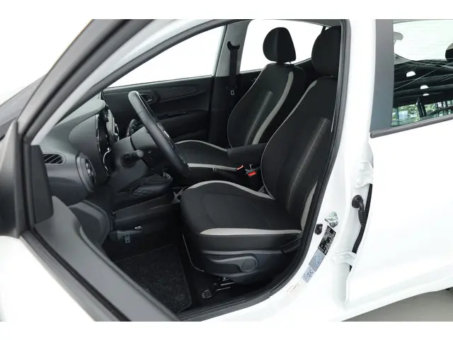 Hyundai i10 1.0 Comfort 2023 Benzine 3
