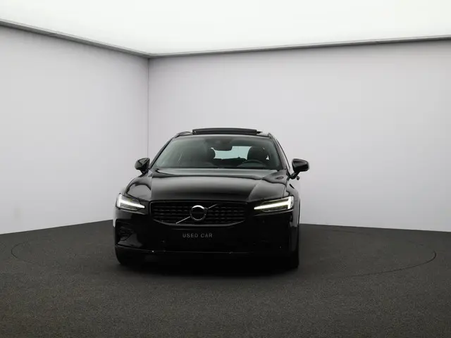 Volvo V60 2.0 B3 R-Design 2021 Benzine 35