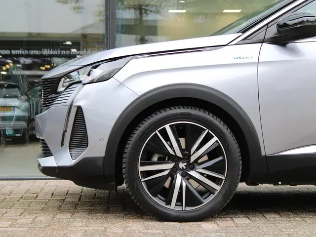 Peugeot 3008 1.6 HYbrid 225 GT 2022 Hybride Benzine 12