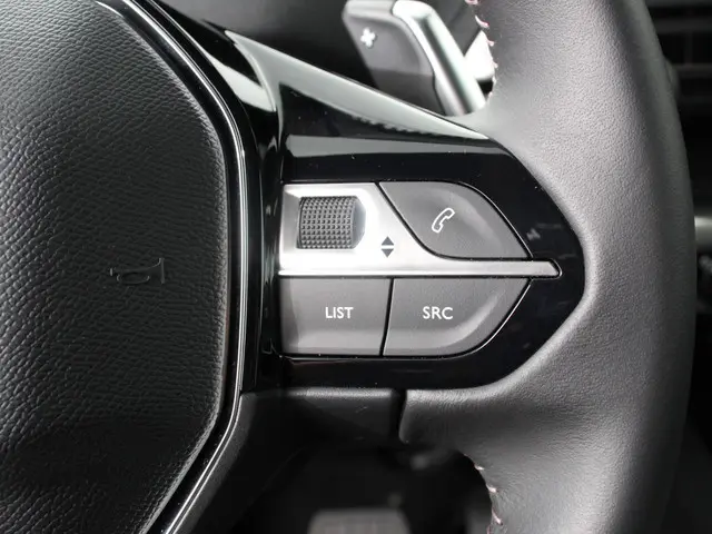 Peugeot 3008 1.2 PureTech Allure 2024 Benzine 24