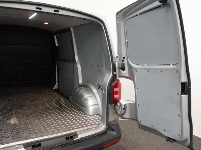 Volkswagen Transporter 102pk L1H1 Highline 2018 Diesel 35