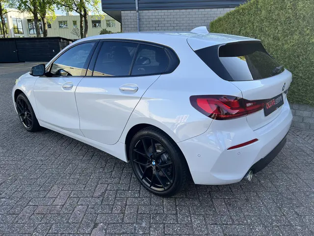 BMW 1 Serie 118i Sport Line 2020 Benzine 4