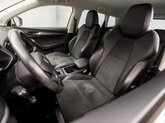 Škoda Karoq 1.0 TSI Sport Deluxe 2019 Benzine 14