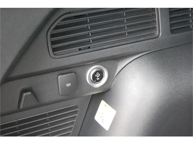 Ford Kuga 2.5 PHEV 243pk Titanium 2024 Hybride Benzine 7