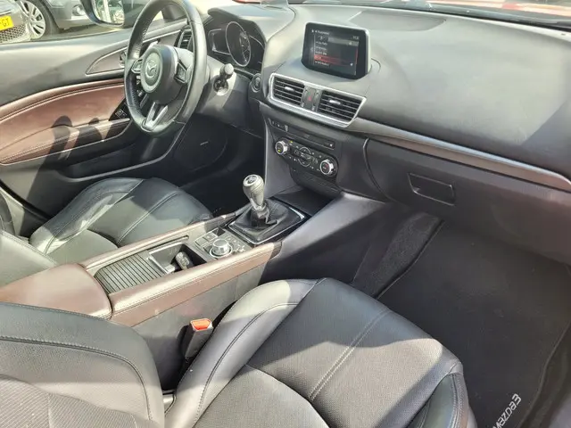 Mazda 3 2.0 SkyActiv-G 120 SkyLease 2017 Benzine 12