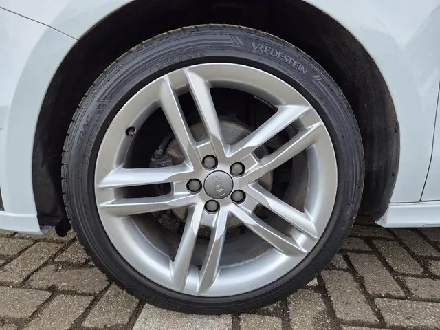 Audi A1 1.2 TFSI 2X S line NL AUTO 2013 Benzine 22