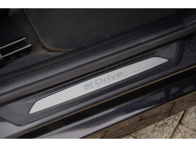 BMW 3 Serie 330e M-sport LEDER/NAVI 2016 Hybride Benzine 5