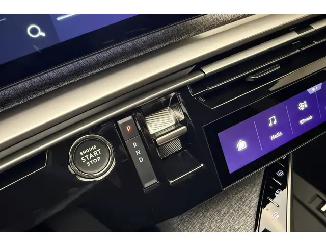 Peugeot e-3008 Allure 73 kWh 2024 Elektrisch 34