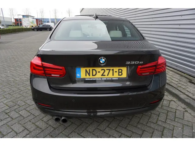 BMW 3 Serie 330e High Executive 2016 Hybride Benzine 7
