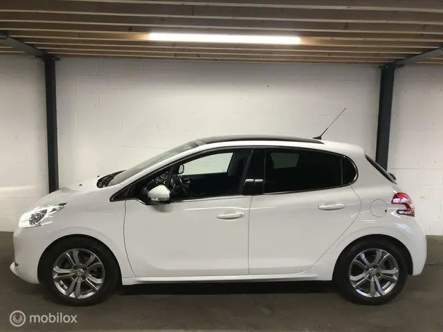 Peugeot 208 1.2 PureTech Blue Lease Premium 2015 Benzine 4