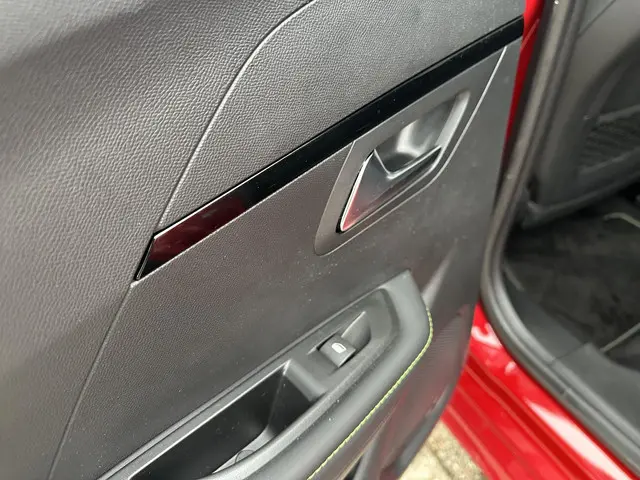 Peugeot 208 1.2 Turbo 100 PK GT Pack 2021 Benzine 36