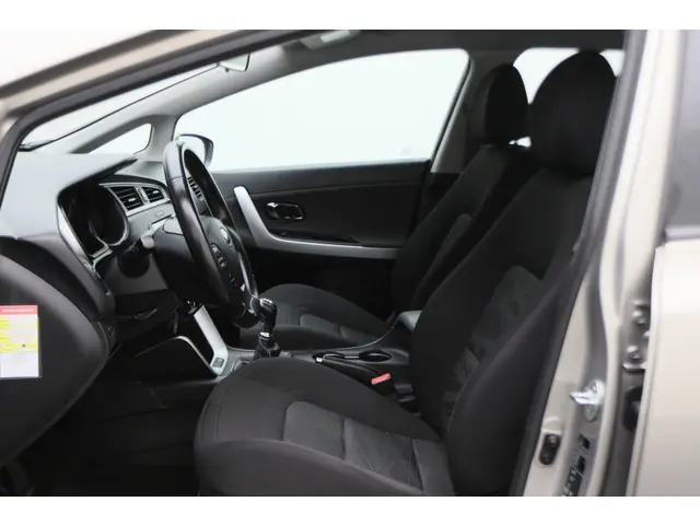 Kia cee'd Sportswagon 1.6 GDI First Edition 2016 Benzine 11