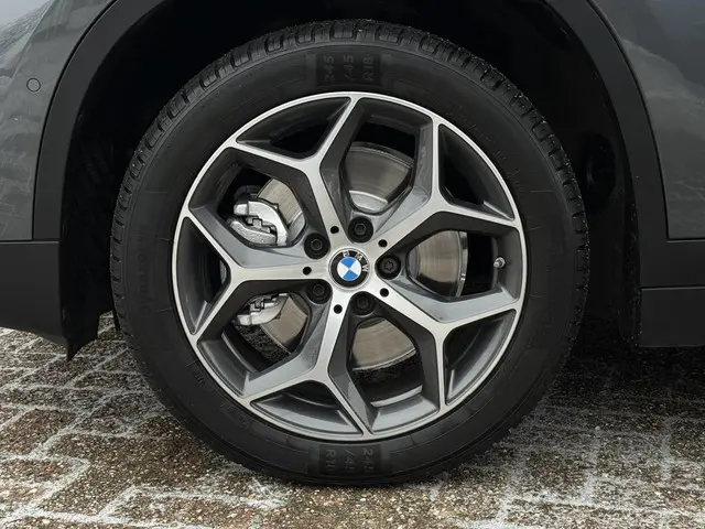 BMW X1 sDrive20i High Executive 2017 Benzine 12