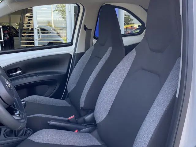 Toyota Aygo X 1.0 VVT-i MT first 2023 Benzine 13