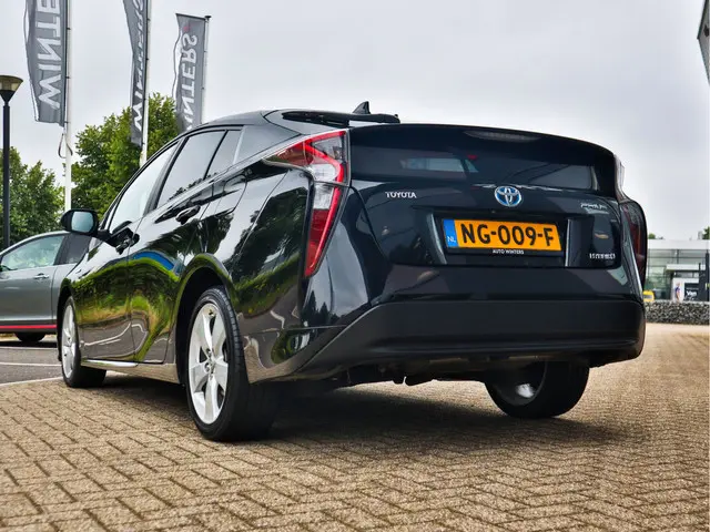 Toyota Prius 1.8 First Edition 2017 Hybride Benzine 6
