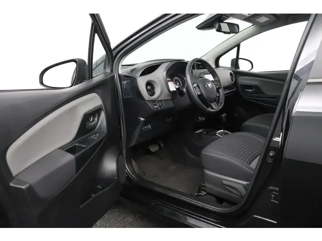 Toyota Yaris 1.5 Hybrid Dynamic 2020 Hybride Benzine 18