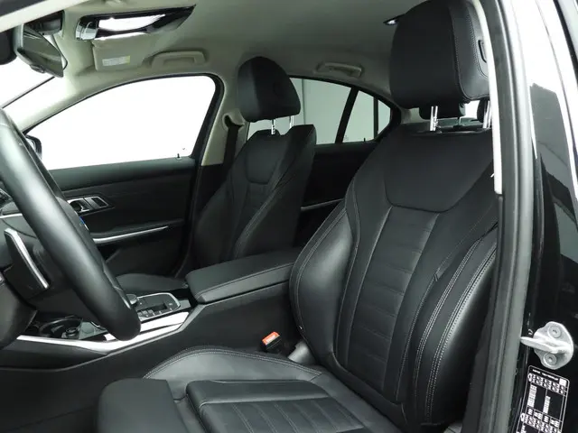 BMW 3 Serie 320i 2023 Benzine 7