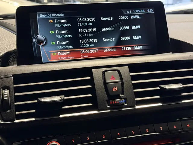 BMW 1 Serie 120i M Sport High Executive 2017 Benzine 24