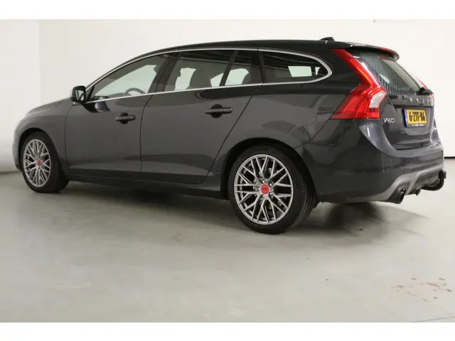 Volvo V60 1.6 T3 R-Design 2015 Benzine 6