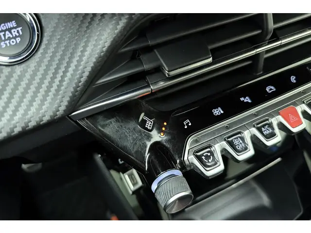 Peugeot 2008 1.2 PureTech GT 2022 Benzine 31