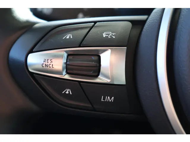 BMW X1 xDrive25e 2022 Hybride Benzine 12