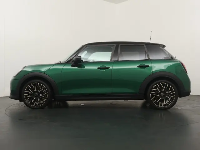 MINI 5-Deurs C 2025 Benzine 12
