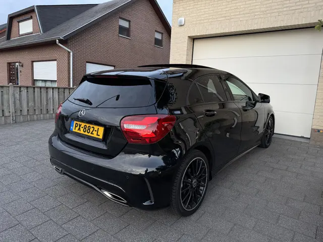 Mercedes-Benz A-Klasse 180 AMG Aut 2017 Benzine 7