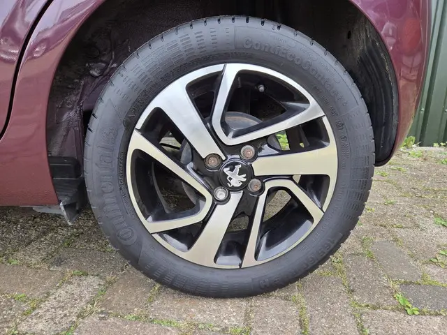 Peugeot 108 1.0 VTi Allure 2014 Benzine 19