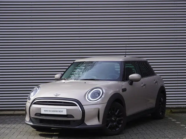 MINI 5-Deurs One 2022 Benzine 22