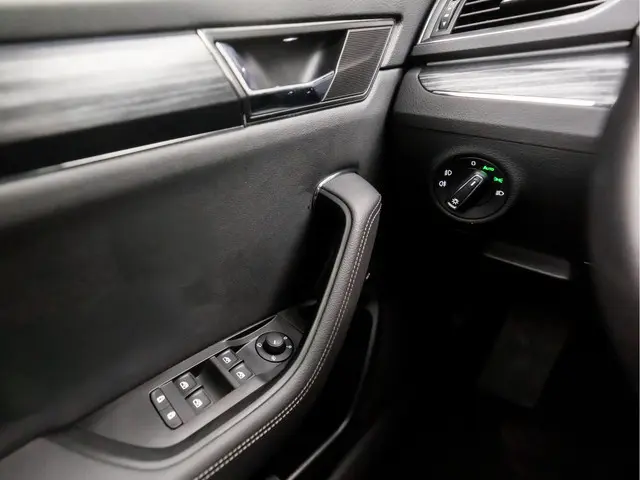 Škoda Superb Combi 1.5 TSI ACT Sport Deluxe 2020 Benzine 26