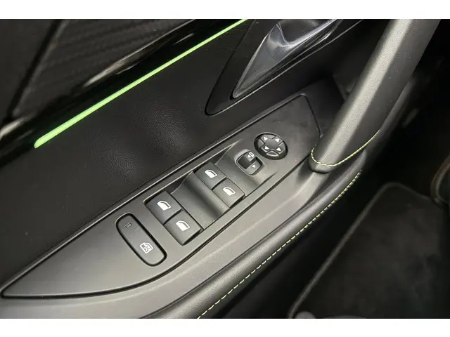 Peugeot 208 1.2 PureTech GT 2023 Benzine 18