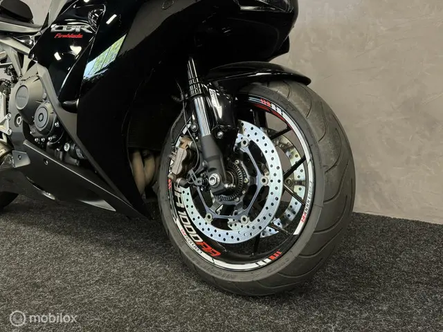 Honda CBR 1000 RR Fireblade eC-ABS 2016 Benzine 18