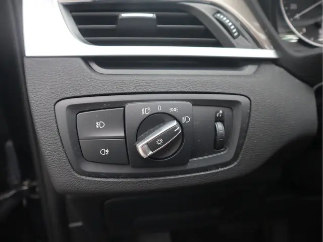 BMW X1 sDrive18i 136 PK High Executive 2017 Benzine 27