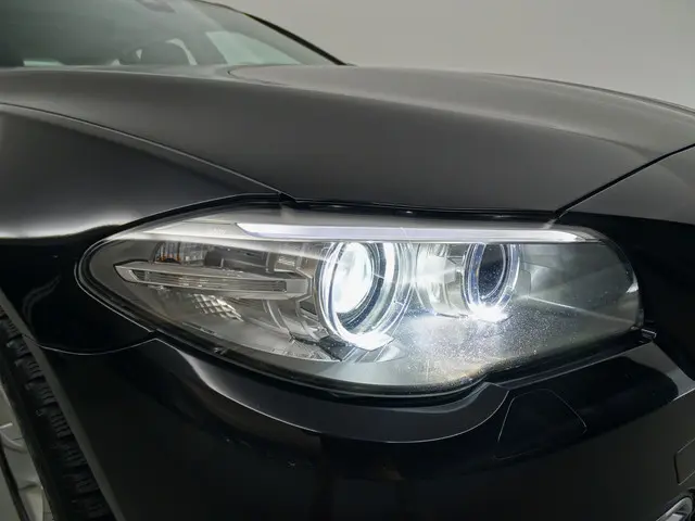 BMW 5 Serie Touring 520i Luxury Edition 2013 Benzine 31