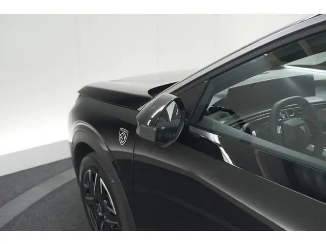 Peugeot 3008 1.2 Hybrid 136 GT 2025 Hybride Benzine 21
